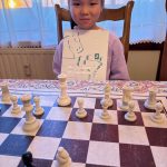 Xinwen slaagt voor Stap 2.